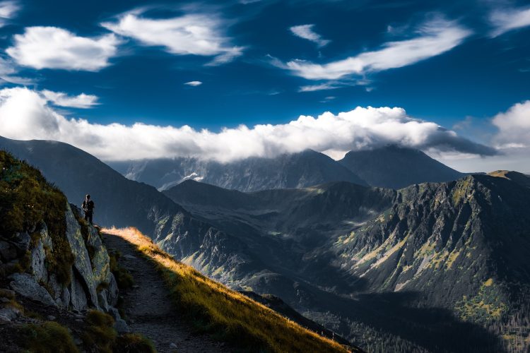 mountains-6544522_1920